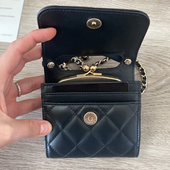 New Chanel Clutch on Chain bag - Picture 4 of 15